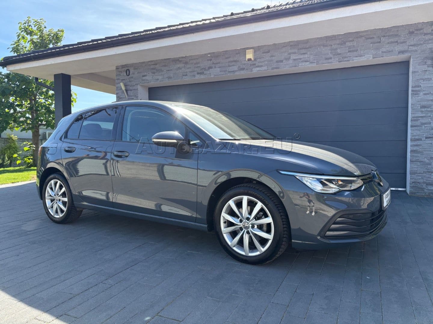 Volkswagen Golf 1.0 TSI 110k Life - 1
